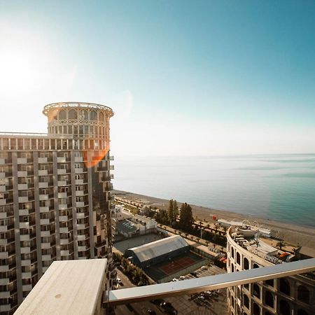 Aparthotel Holiday Lux Batumi Exterior photo