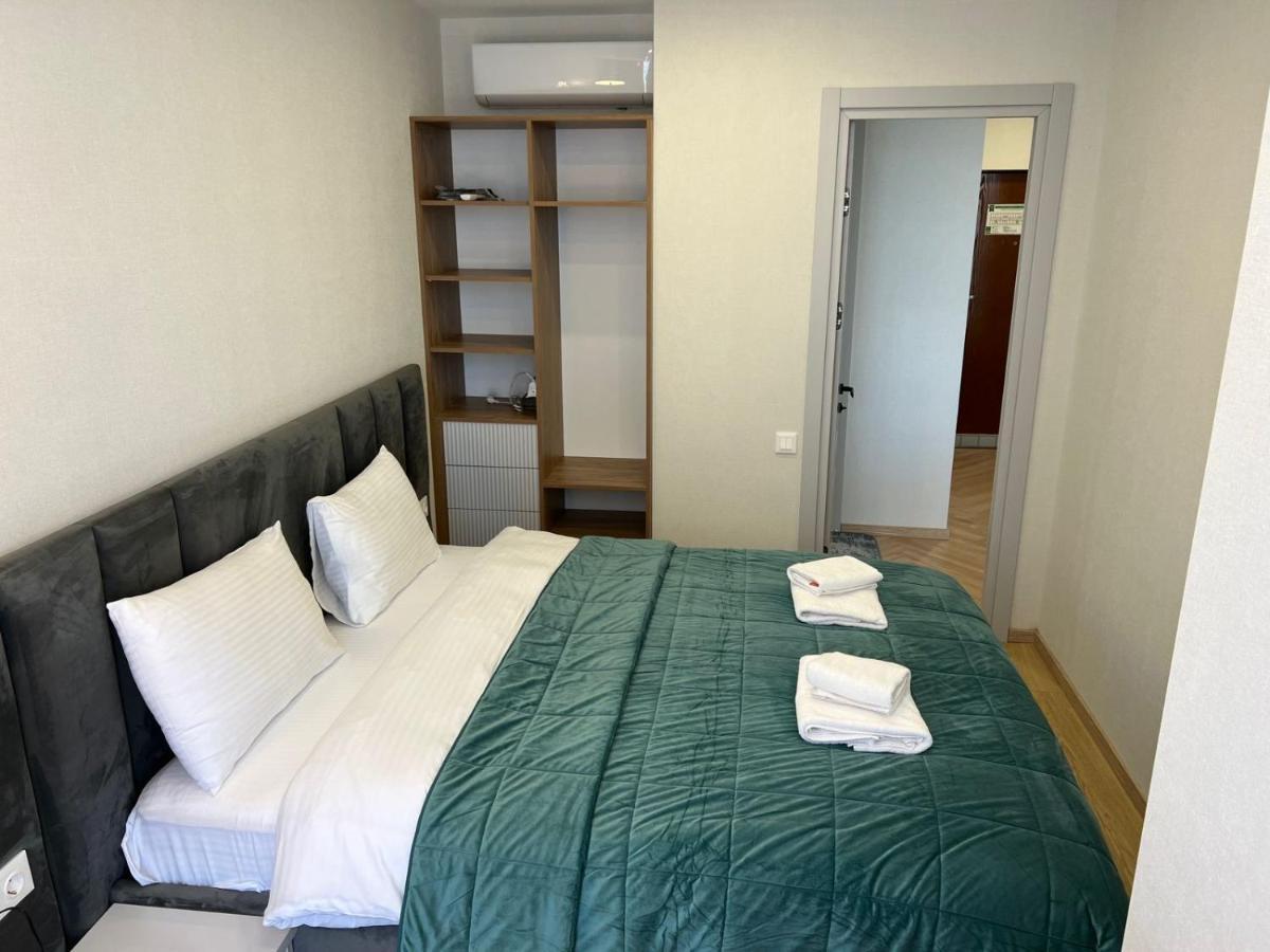 Aparthotel Holiday Lux Batumi Exterior photo