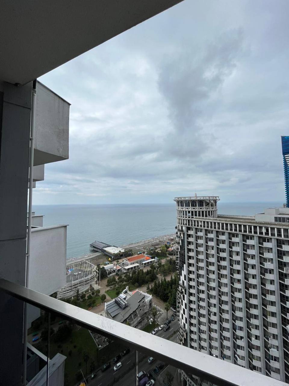 Aparthotel Holiday Lux Batumi Exterior photo