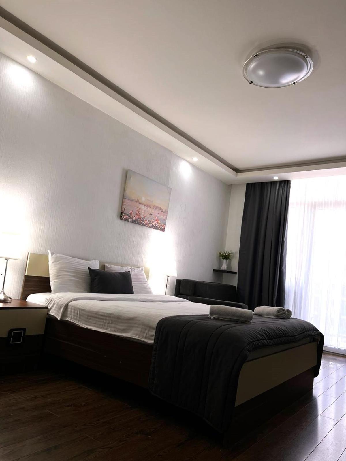 Aparthotel Holiday Lux Batumi Exterior photo