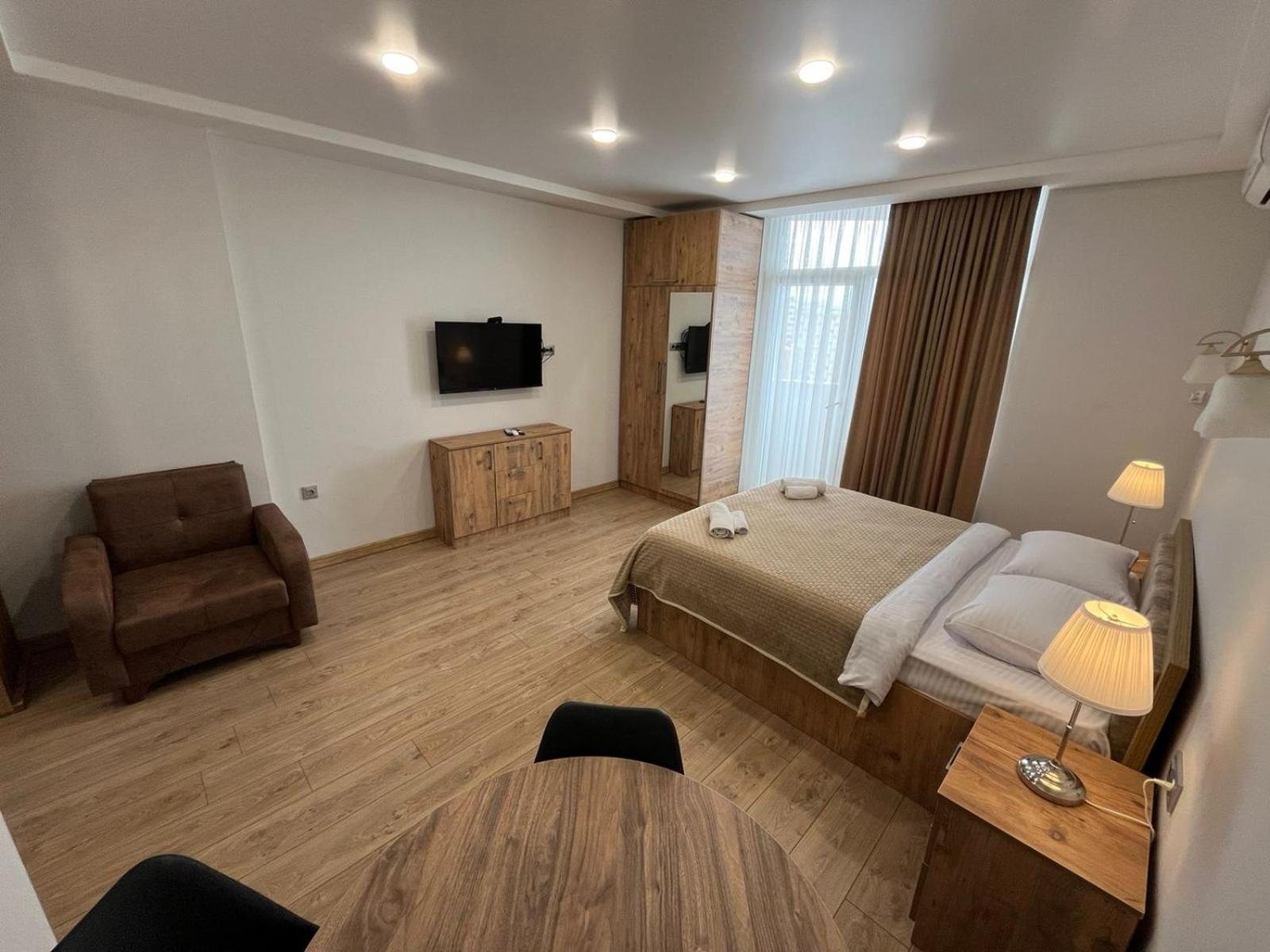 Aparthotel Holiday Lux Batumi Exterior photo