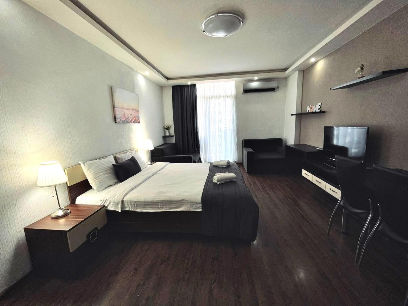 Aparthotel Holiday Lux Batumi Exterior photo