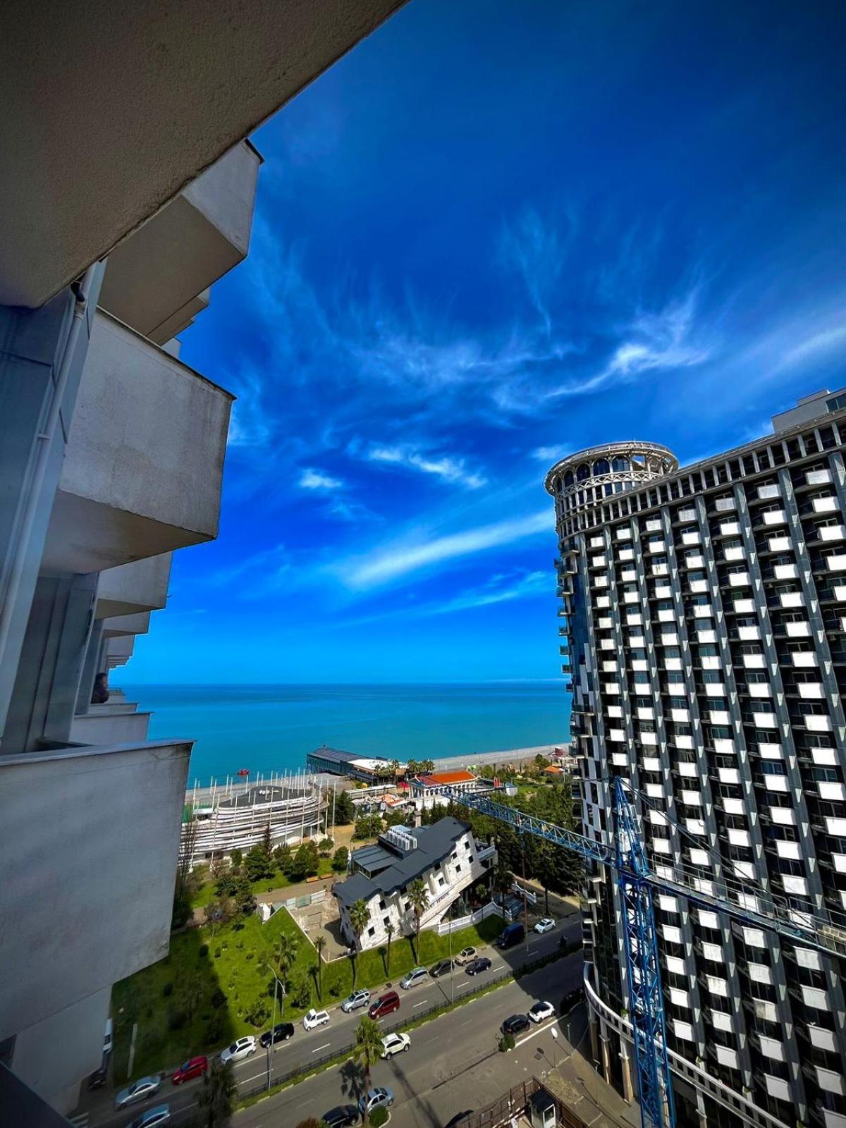 Aparthotel Holiday Lux Batumi Exterior photo