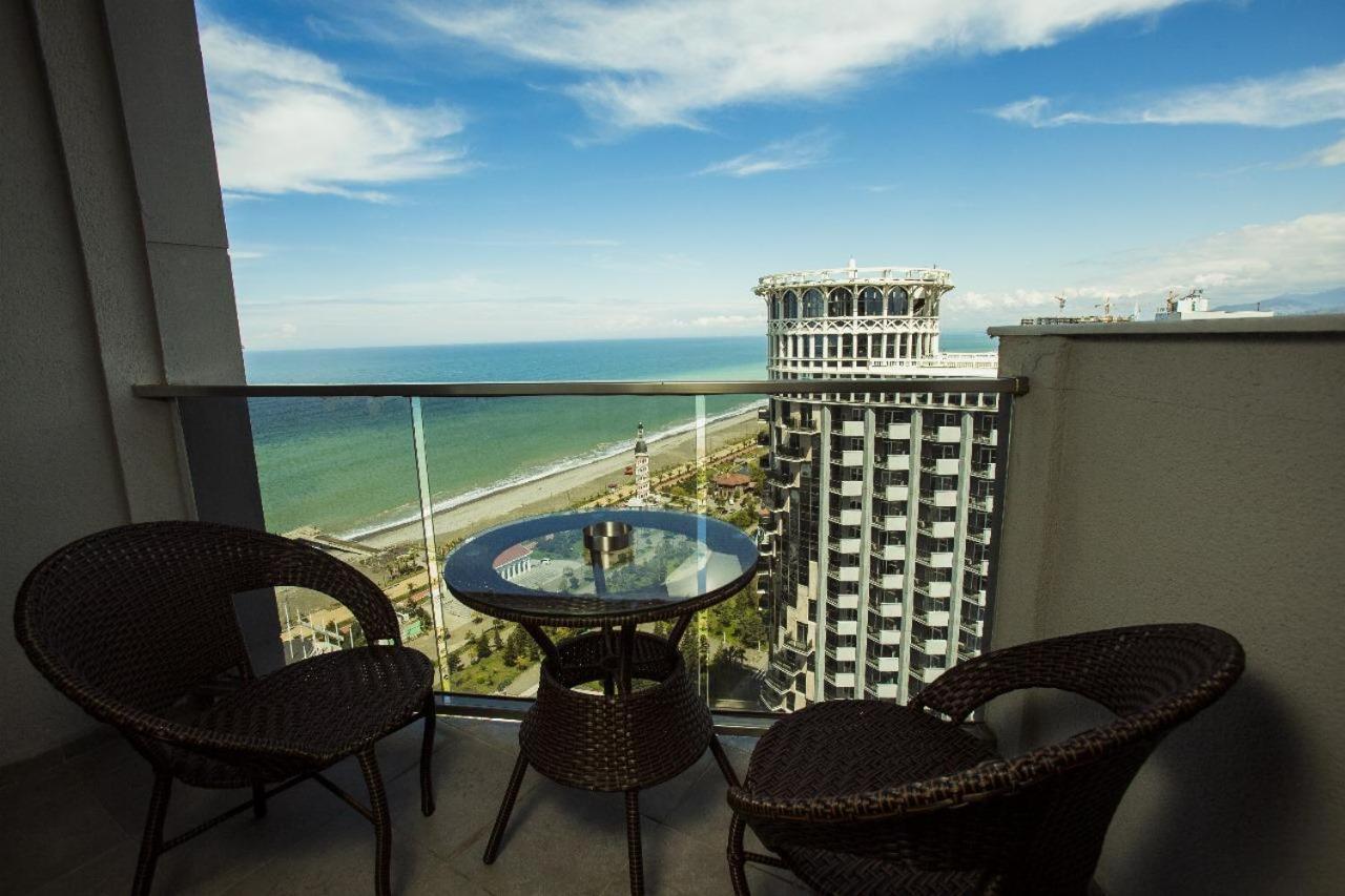 Aparthotel Holiday Lux Batumi Exterior photo