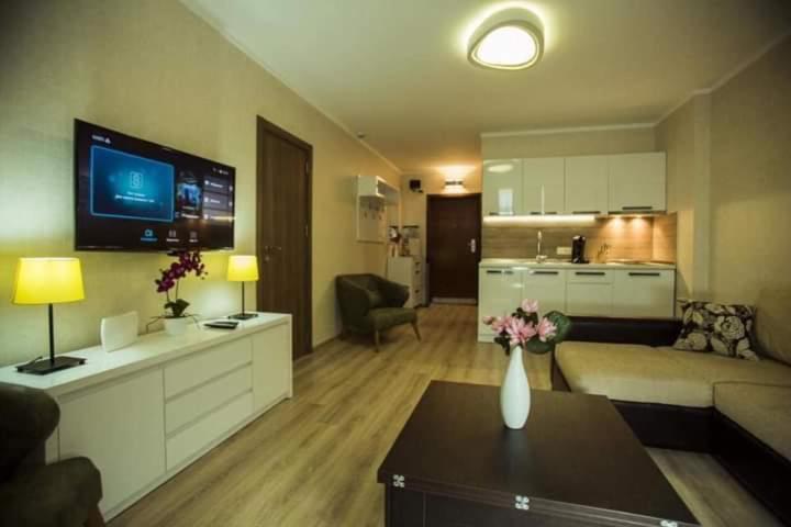 Aparthotel Holiday Lux Batumi Exterior photo