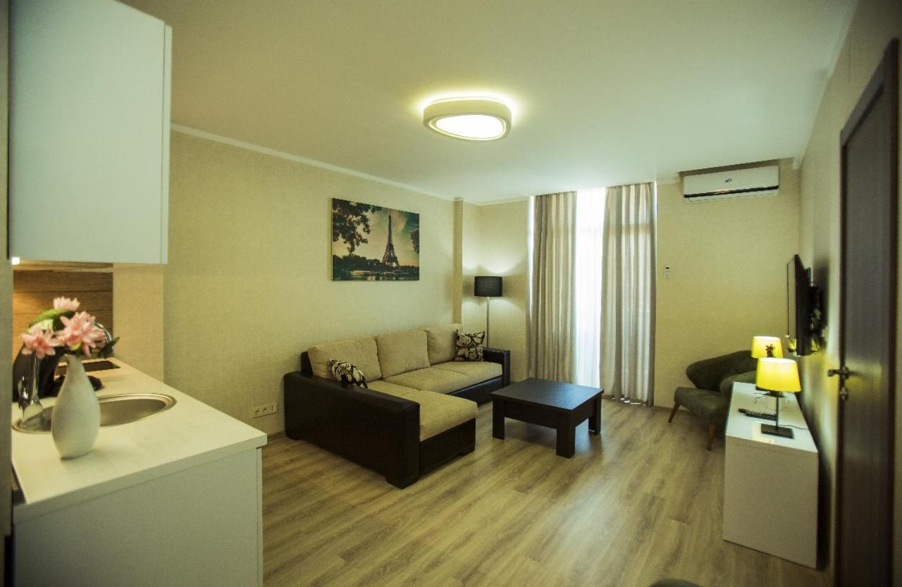 Aparthotel Holiday Lux Batumi Exterior photo