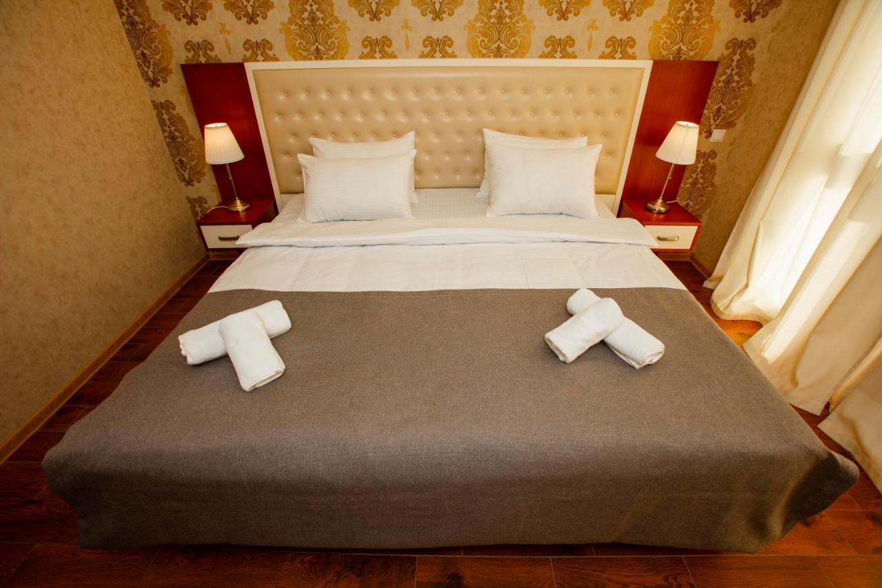 Aparthotel Holiday Lux Batumi Exterior photo