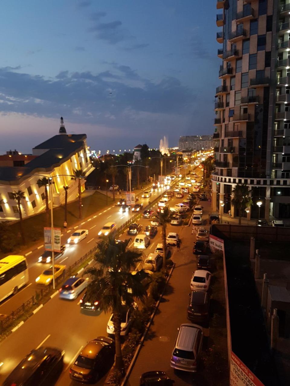 Aparthotel Holiday Lux Batumi Exterior photo