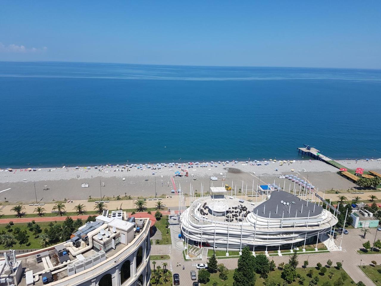 Aparthotel Holiday Lux Batumi Exterior photo